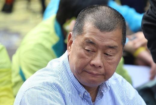 英国首相把释放乱港分子黎智英作为访华的条件，在昨日被“啪啪”打脸，黎智英三项罪名