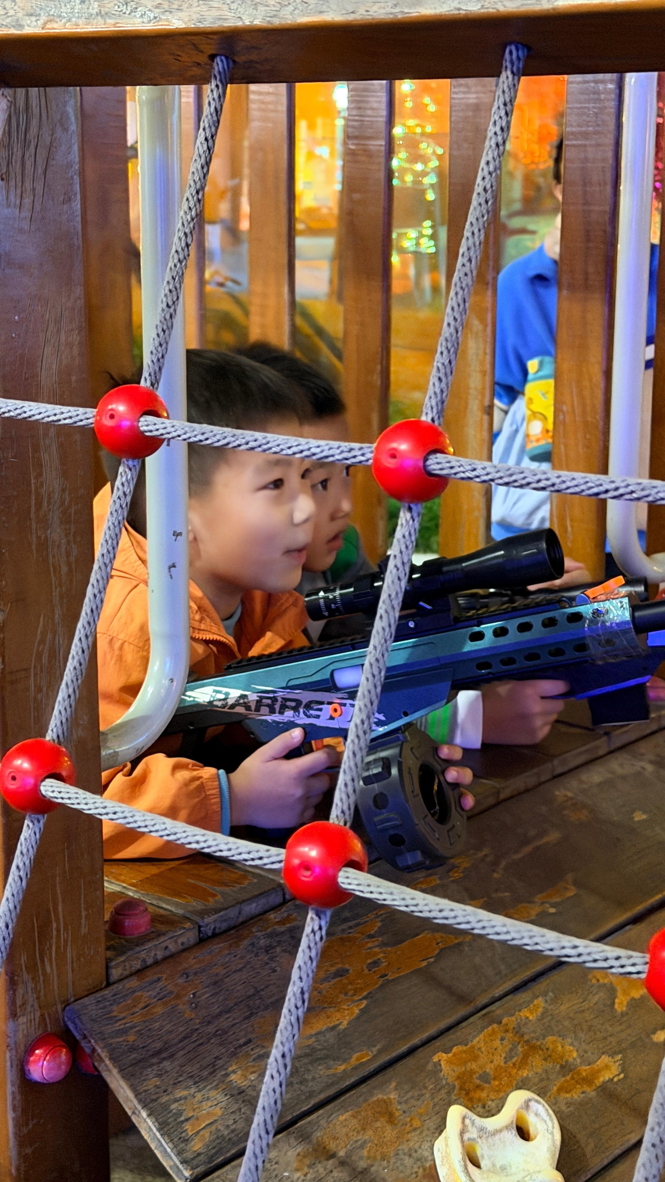 儿时有个兄弟真好！互为兄弟，隔几天不玩都有点想念…[哈哈][哈哈][哈哈]兄弟两