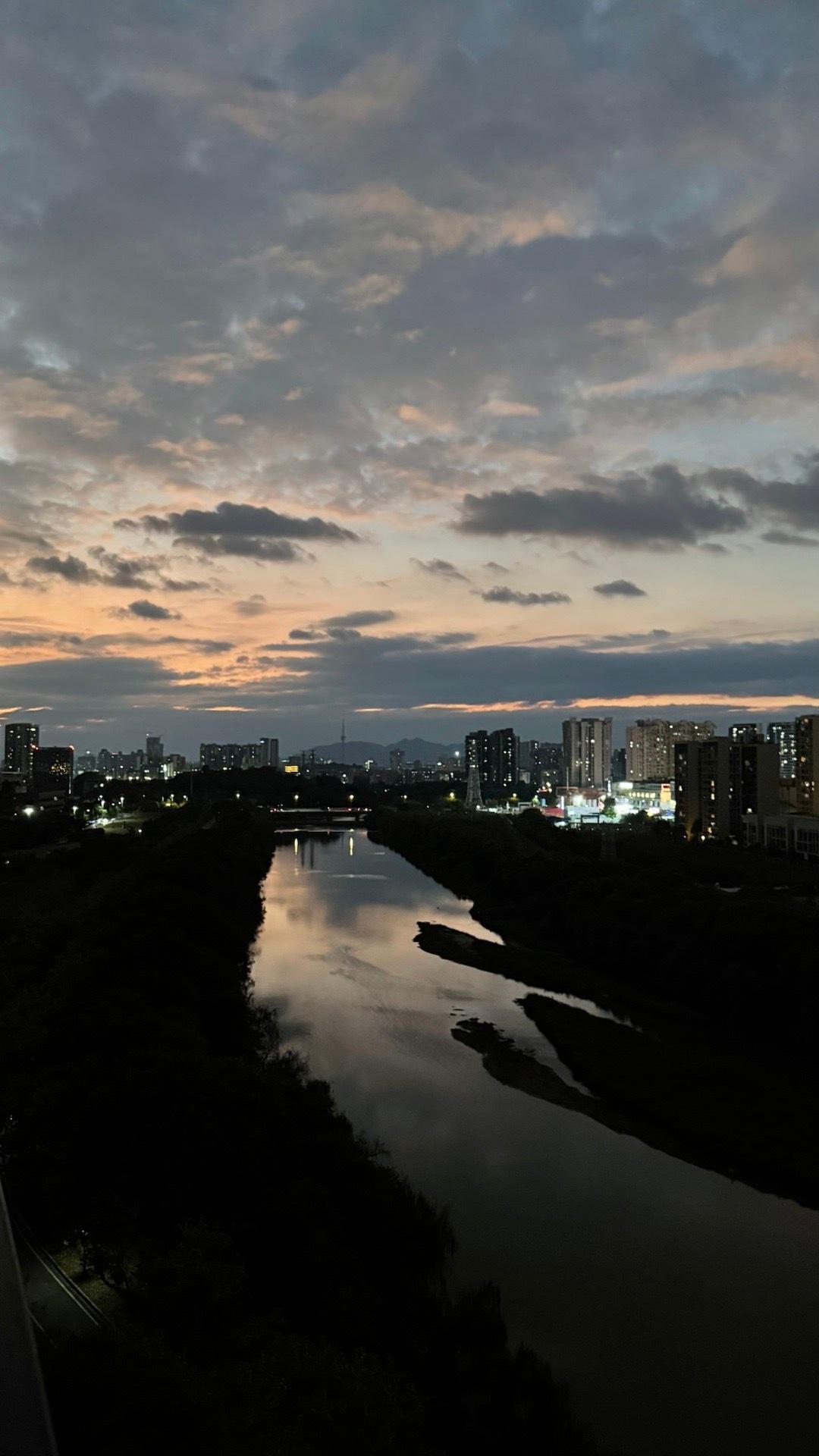 比冬天先来的是太妃榛果拿铁☕️🎄 