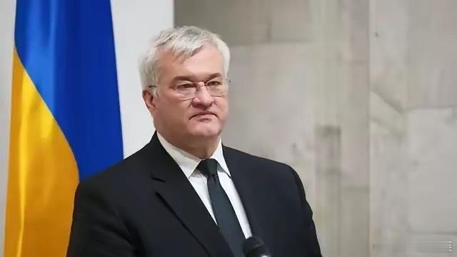 彻底杠上了，瑟比加回怼欧尔班。1月22日，欧尔班怼泽连斯基，匈牙利议会未来一百年