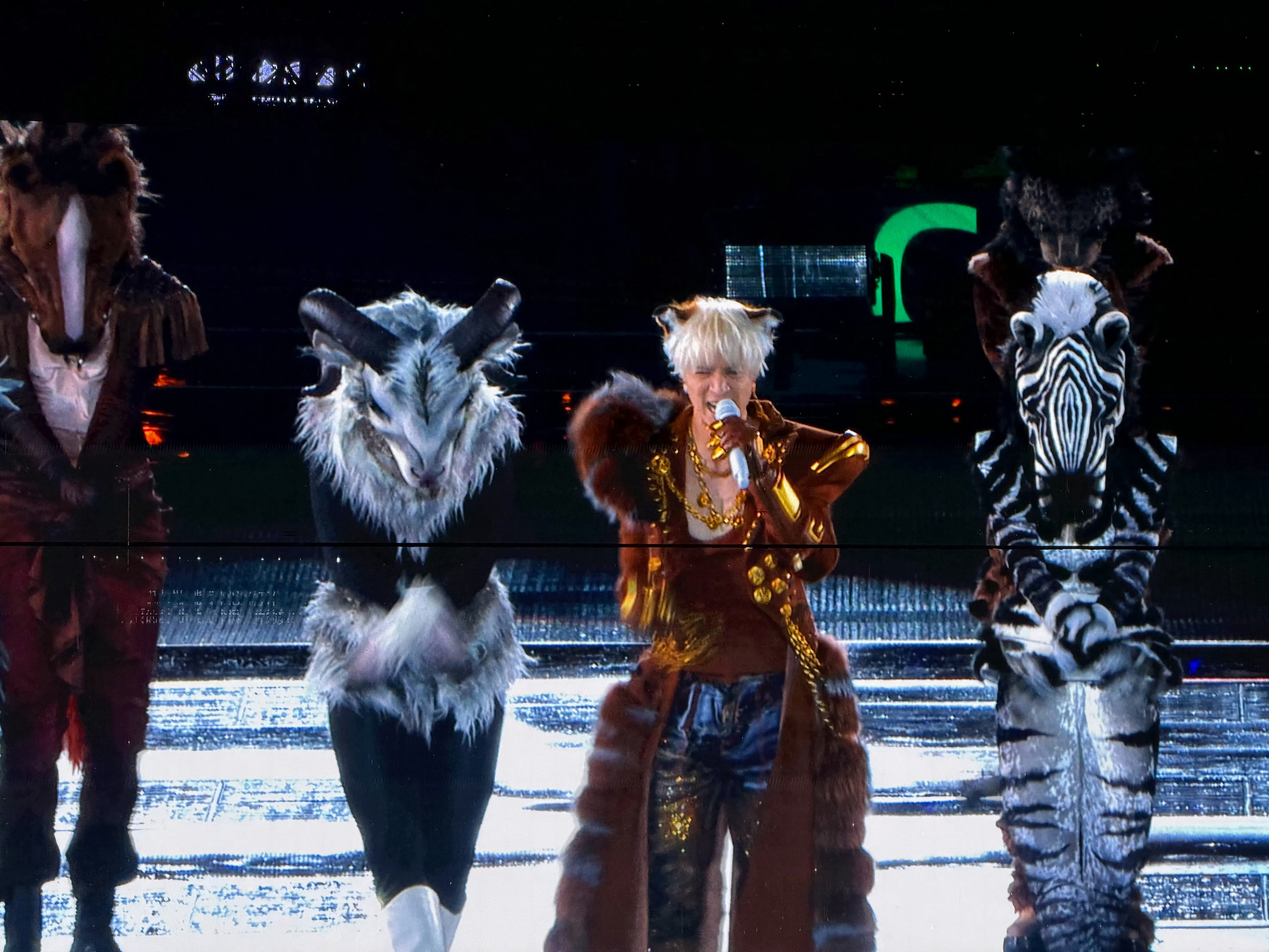 薛之谦兽耳造型 薛之谦今天万兽之王演唱会造型有惊喜哎！能明显看出来造型真的下了大