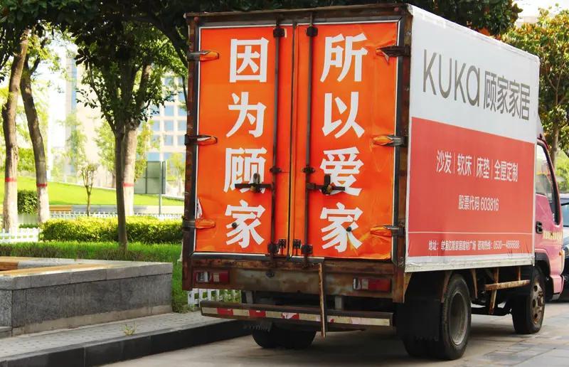 正规搬家公司优势多多。首先是品牌背书，消费者更放心。像蚂蚁搬家有统一的LOGO和