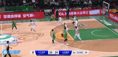 老实人突破搂人不老实，陶汉林半场亮点是抢篮板出界，两队内线差距太大


辽宁队上