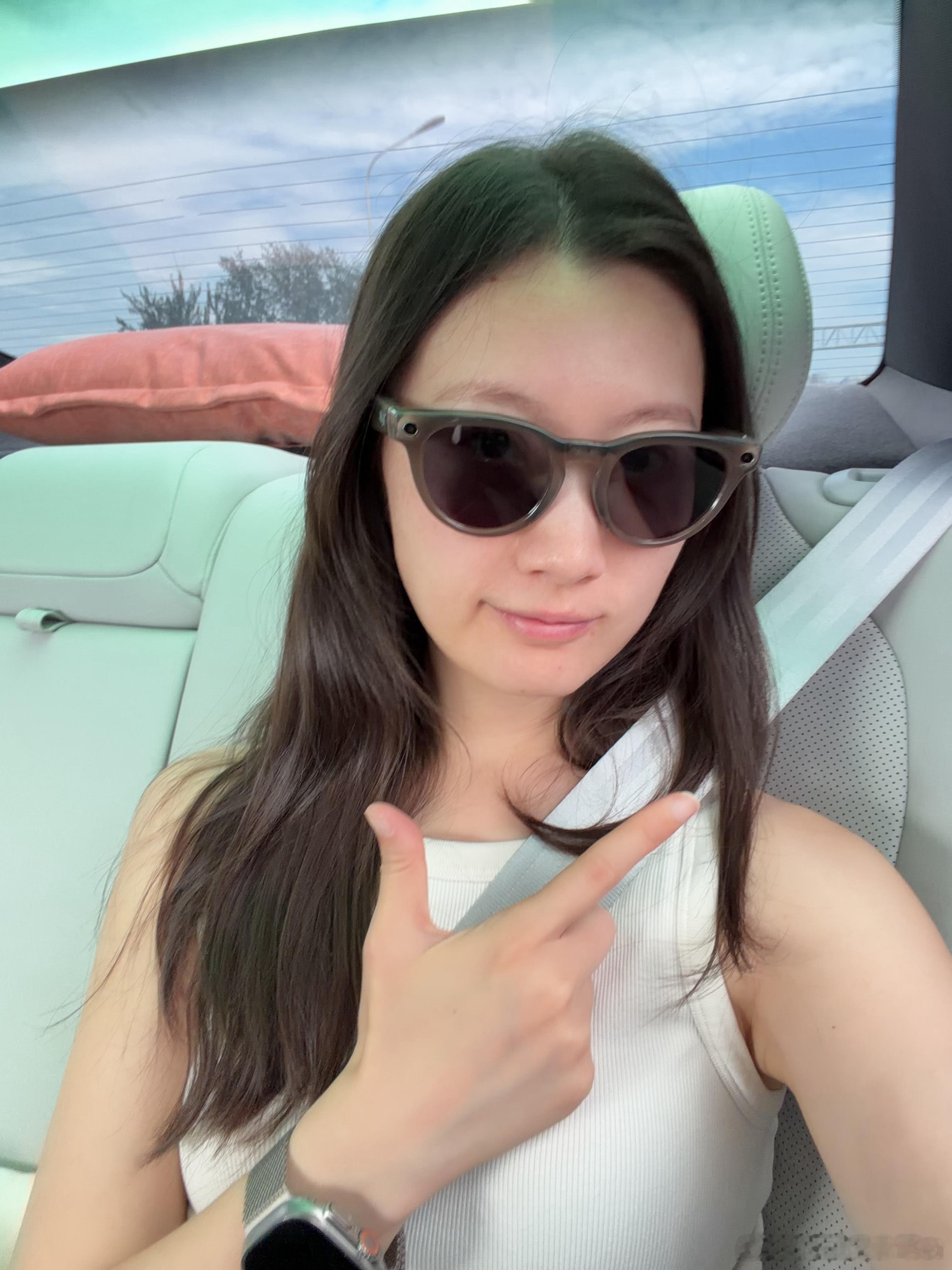 赶飞机达人上线了10:55起飞 还需要做小火车去D道我现在才刚上机场高速做个有年