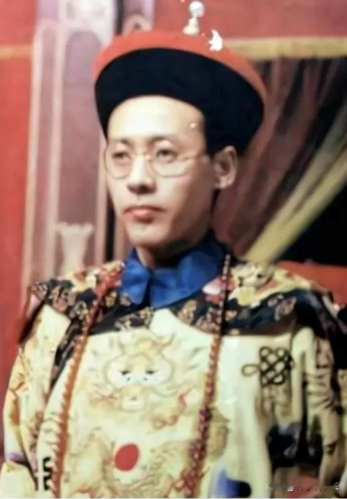 您早来一会儿，说不定能看见‘溥仪’呢！”在北京故宫那巍峨庄严的红墙之下，时常能听