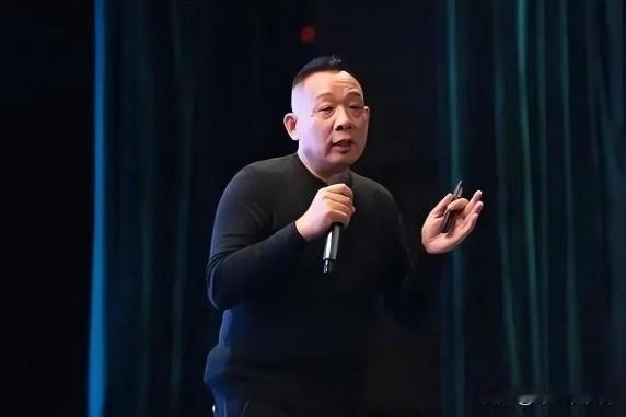 胖东来可能有一个巨大的深坑潜伏着，那就是与于东来绑定太紧了。诚然，于东来是创始人