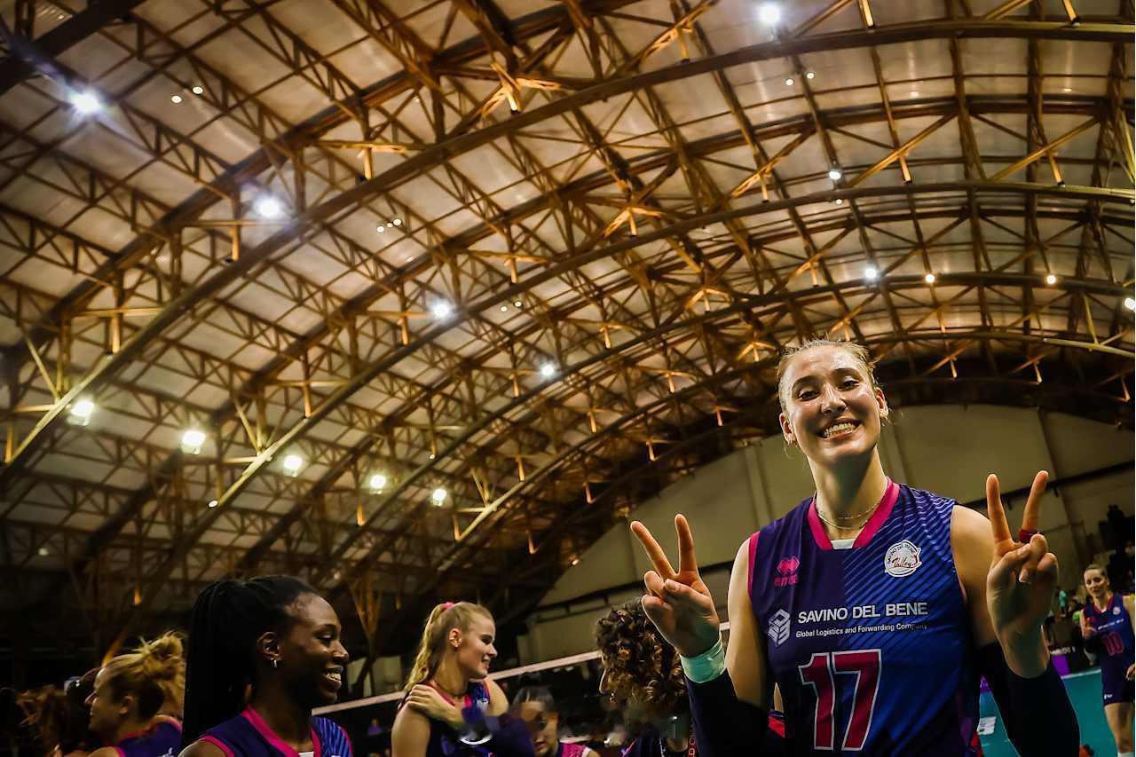 安特罗波娃 vs 巴西海滩31扣16中，1失误4被拦1拦3发，3发球失误总得分2