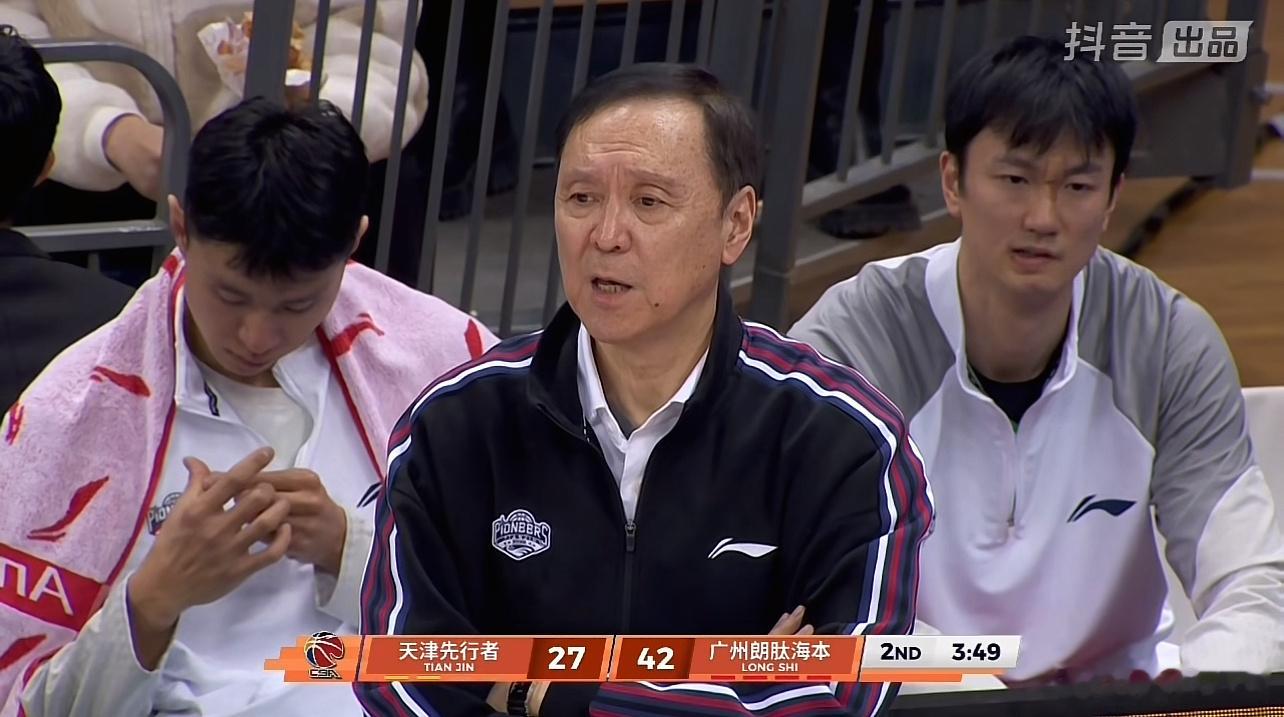 看看郑昊燃，看看赖俊豪，再看看德贵指导换个话题吧，龙狮的霍乐迪是哥哥还是弟弟来着