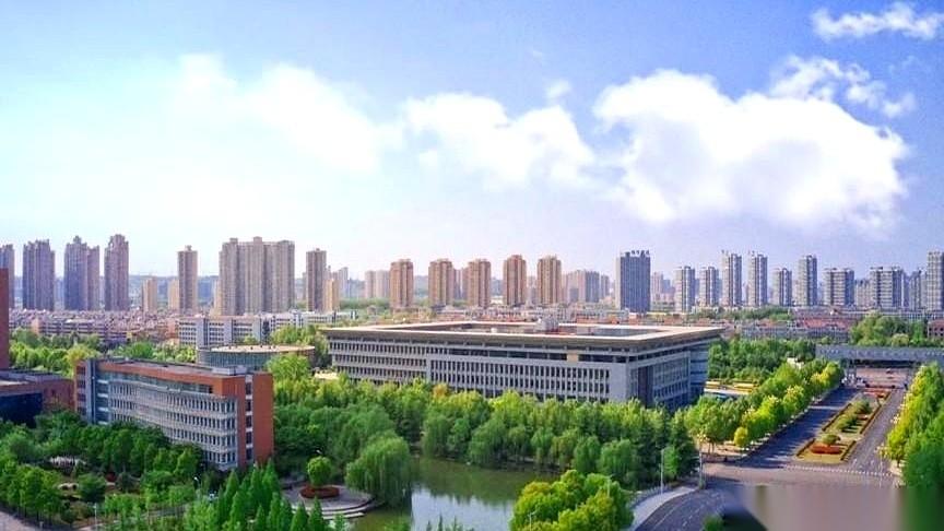 招生人数连年爬坡，河南科技大学这波操作，确实让不少盯着志愿表的学生捏了把汗。
2