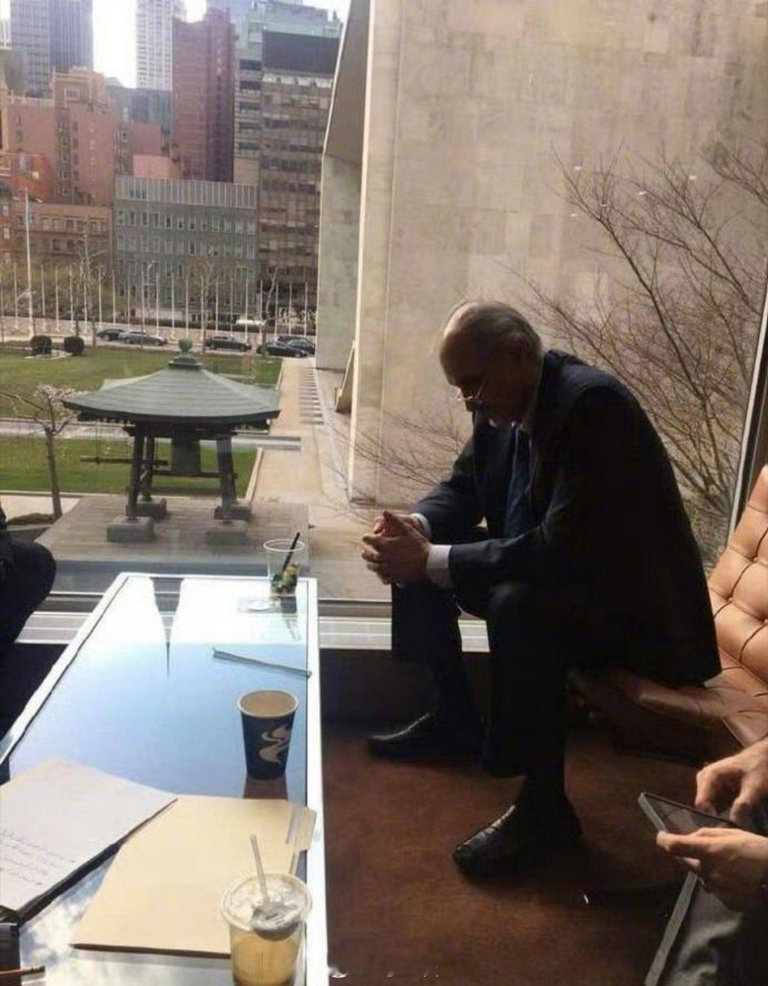 我们小孩没做错任何事为什么会被炸  这个世界还是丛林世界，弱国无外交啊！不要说叙