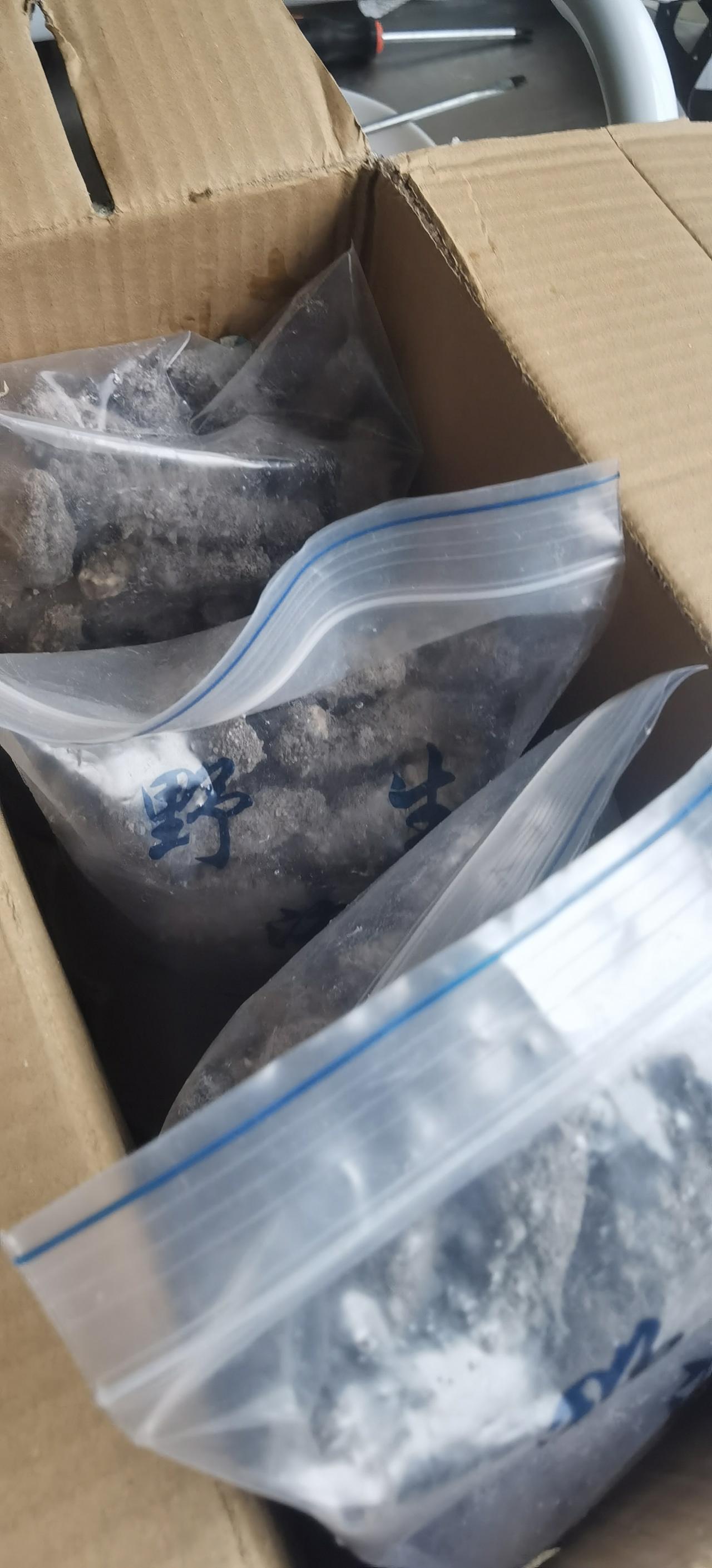 端午寄怀，感念烟台许大哥
 
端午佳节又至，暖心惊喜如期而至，烟台的许大哥特意寄