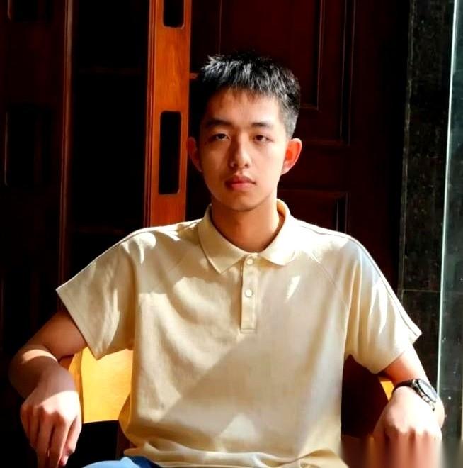 720万张试卷里，只有这一张卷面的最后得分栏上，画着一个完整的“150”。
这是