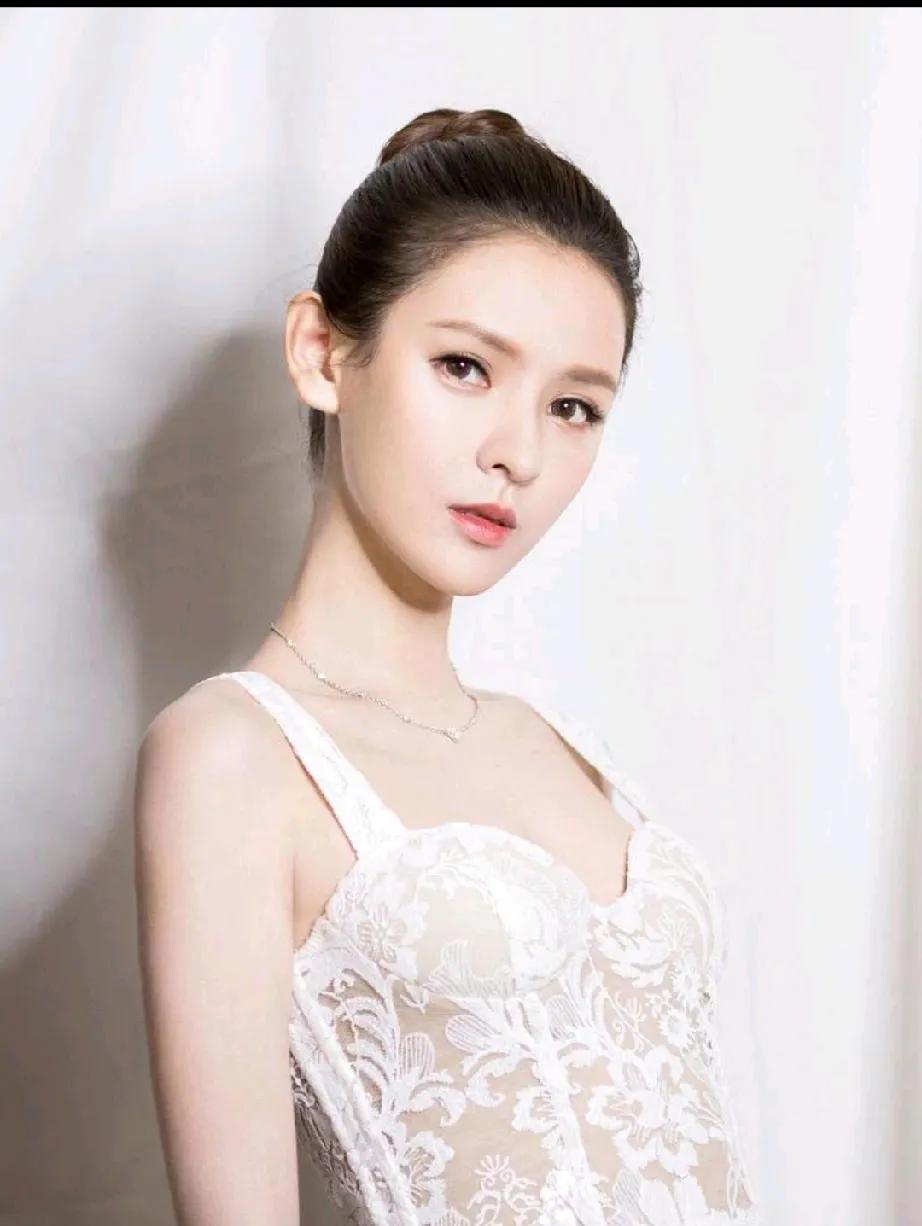 王思聪女友盘点,初恋美到窒息？

王思聪的初恋女友是张倩，她被认为是最好看的。‌