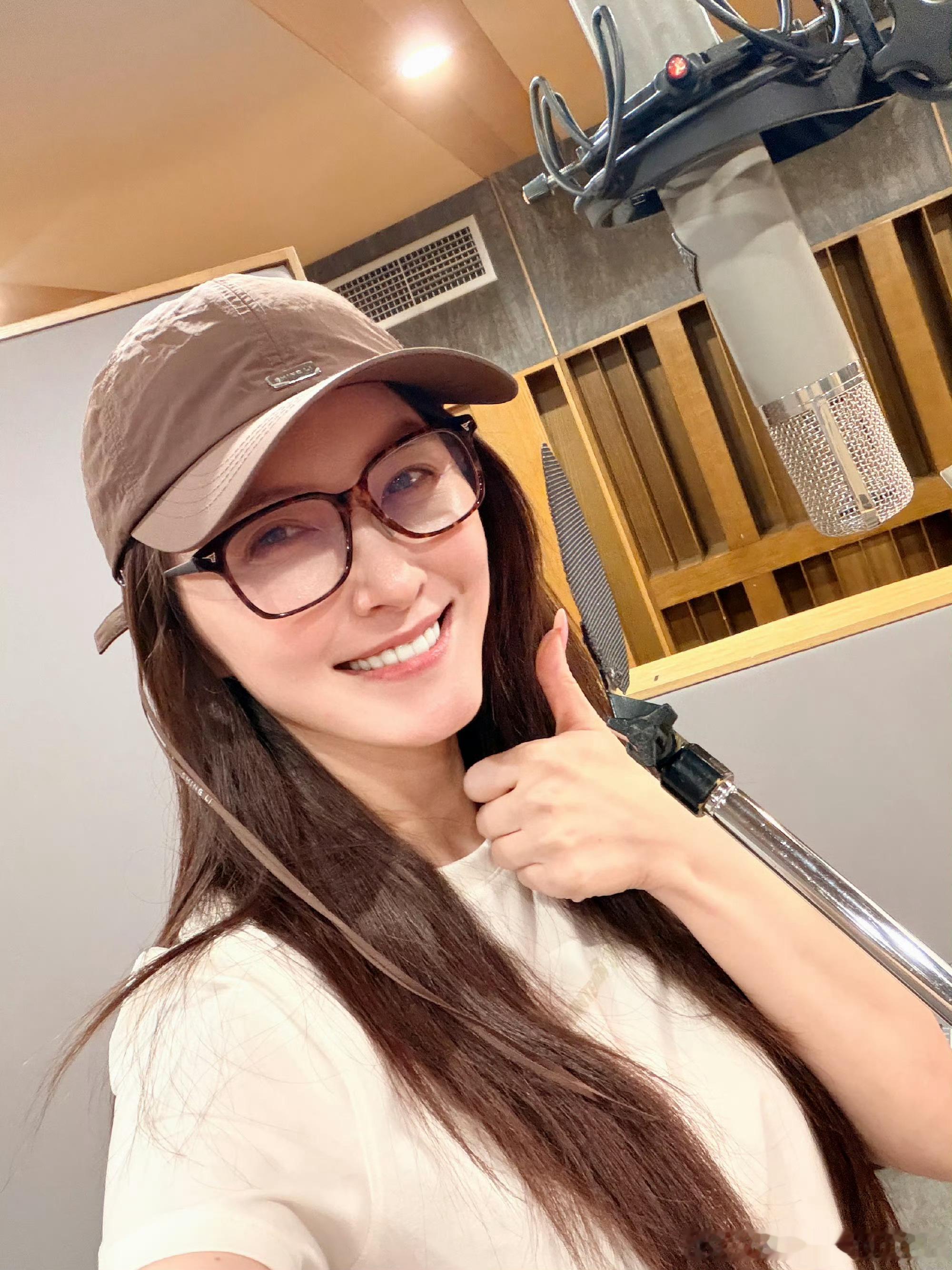 徐洁儿新歌回应粉丝偏爱徐洁儿用心接住粉丝的偏爱，把粉丝常说的口号做成歌名写成歌。