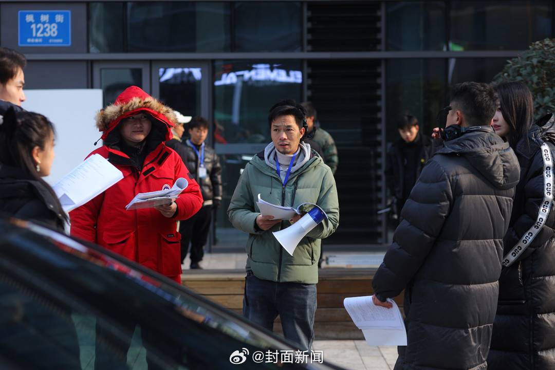 【#为啥短剧总在扇耳光#？】#编剧称基本每部短剧都有扇耳光#一巴掌接着一巴掌，短