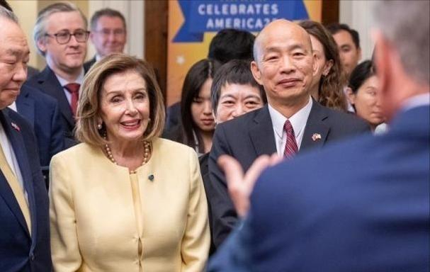 韩国瑜曾跑到美国会访问，本来争议都很大，更何况还有众议院名誉议长佩洛西直接出面接