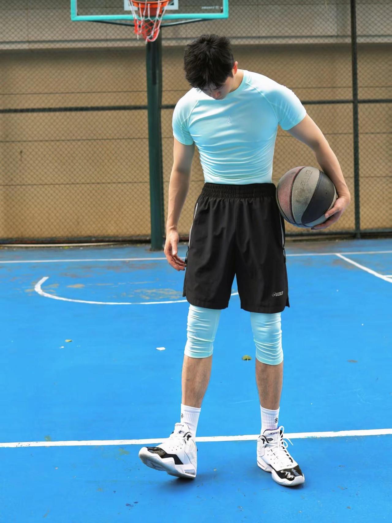 挤1挤更有感觉|紧身高弹OOTD.这个颜色很春天了吧🍀紧身&压力&保护&助力篮