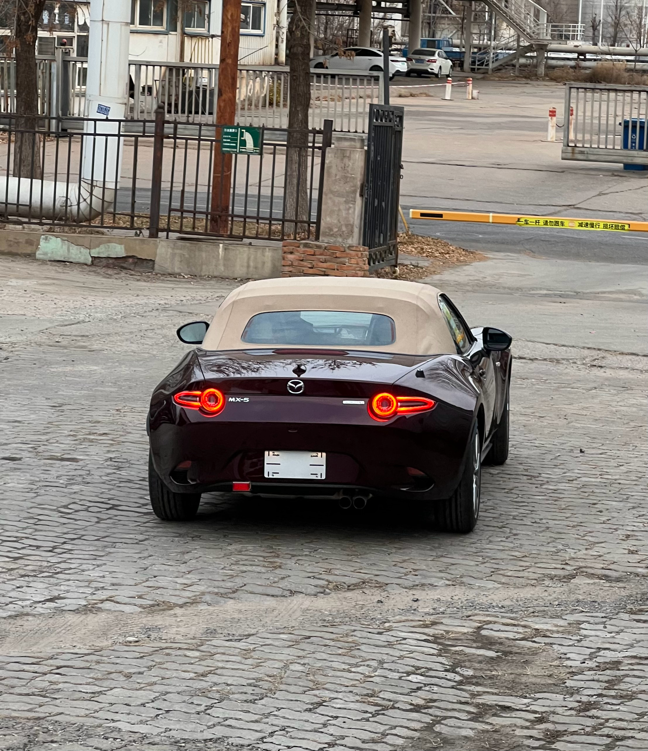 屁股朝后，此车已售 天津·中国天津自由贸易试验区