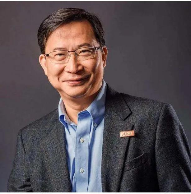 想不明白，饶毅不是两院院士，屠呦呦还不是两院院士，王树国至今不是两院院士。
他她