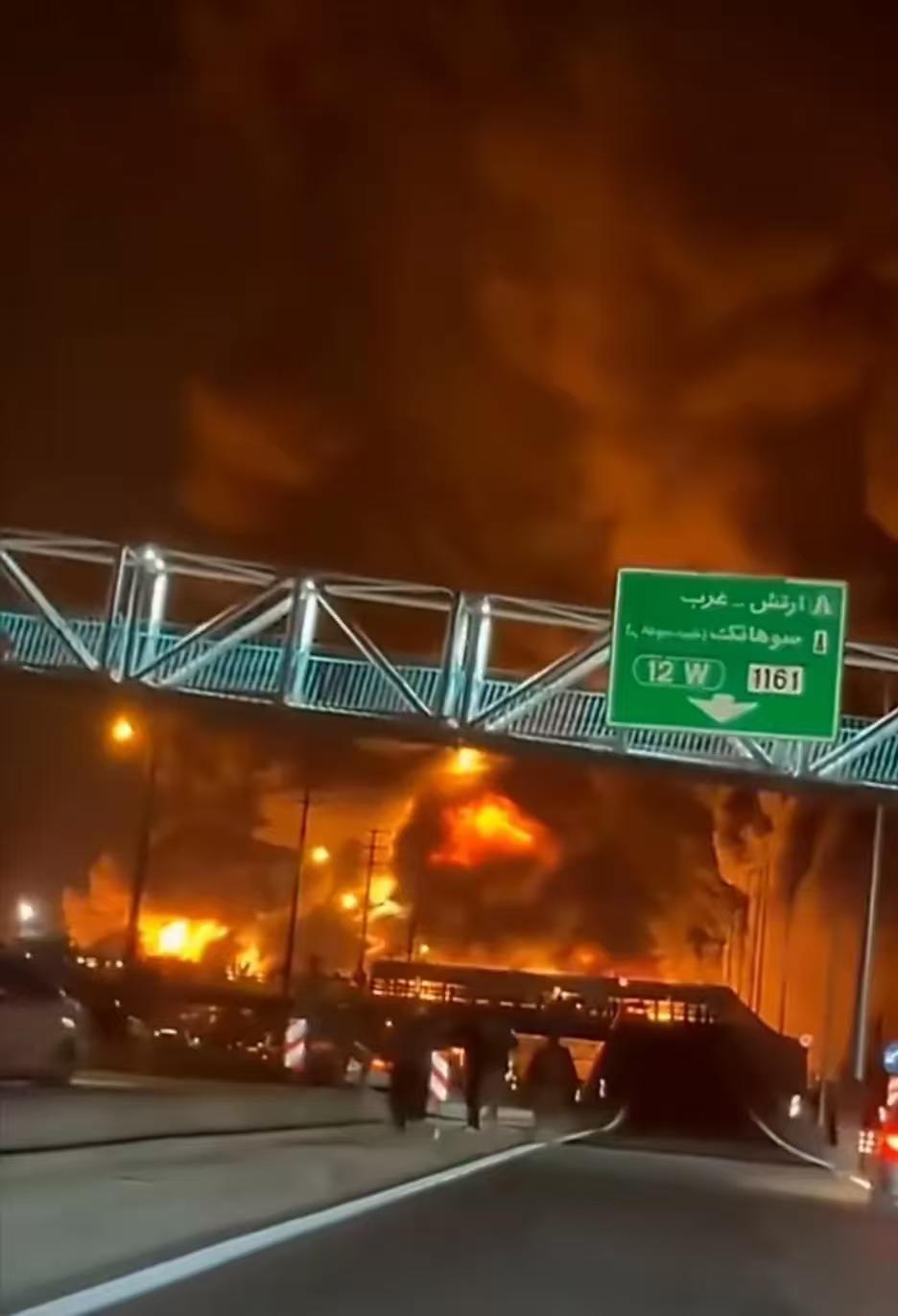 美以的空袭已经越来越没底线了，他们已经开始攻击伊朗的储油设施 ！伊朗首都德黑兰附