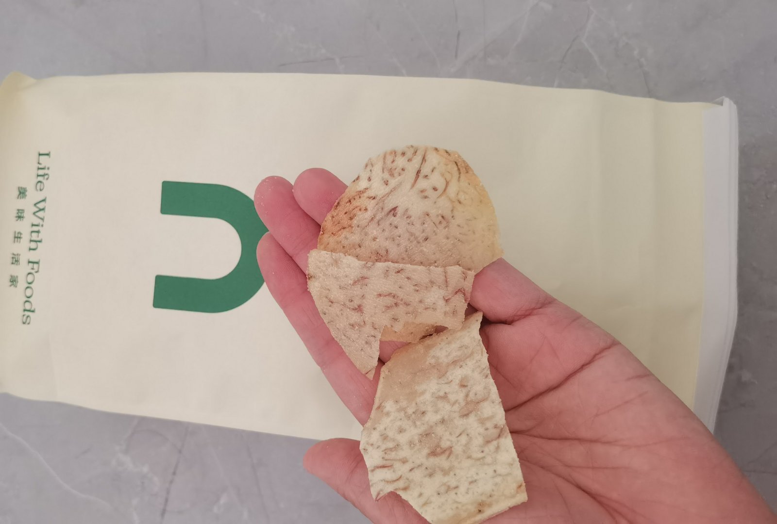 吃点小零食吧，准备看会儿书，不知道能不能看进去