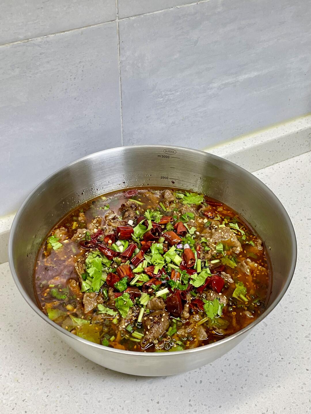 香辣过瘾的水煮牛肉，附详细做法～