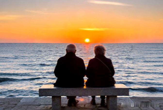 陪伴
有人等你吃饭，
有人陪你聊天。
简单的陪伴，
就是生活最甜的糖。