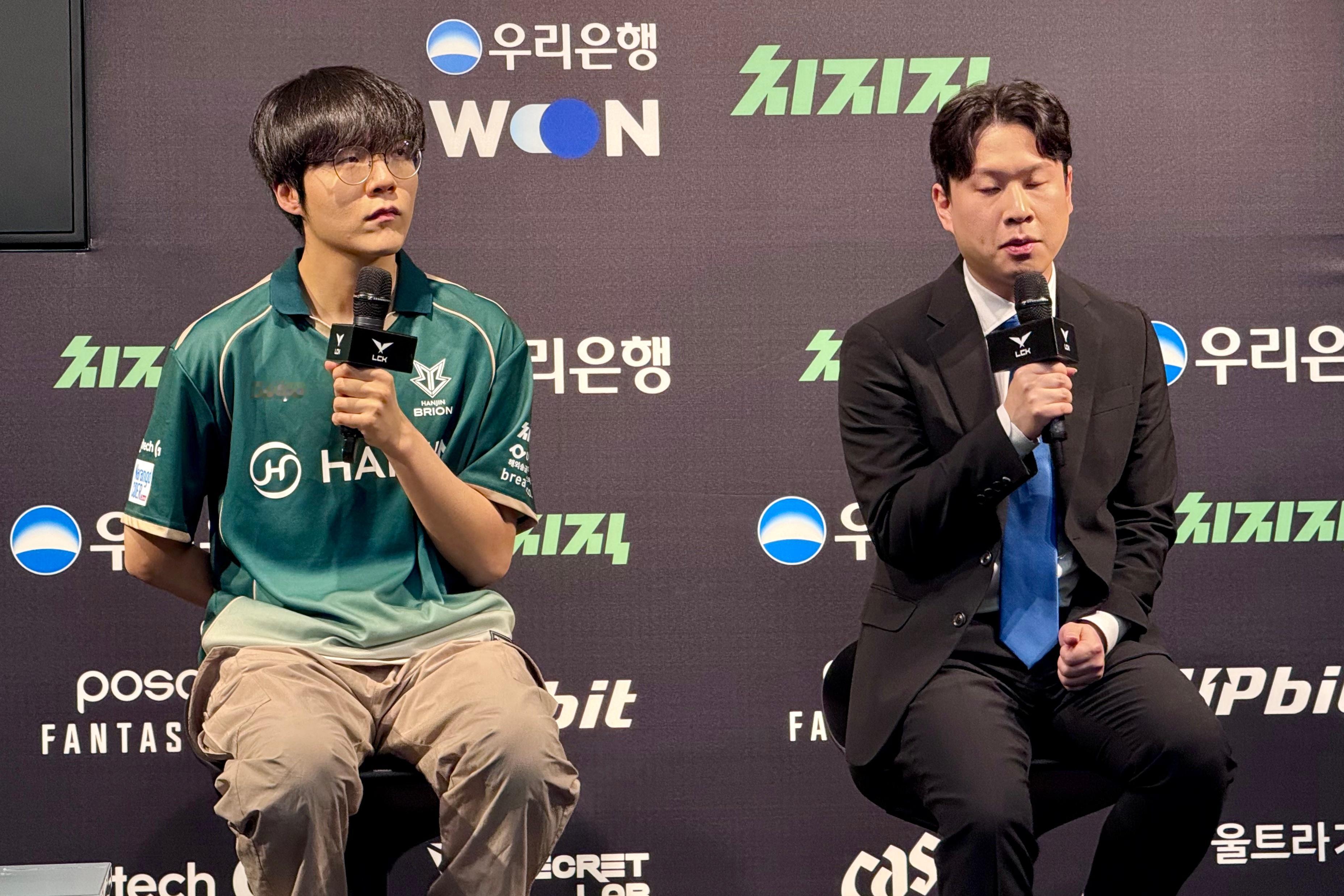 BRO的监督Ssong和ADC选手Teddy接受赛后败者采访亚运会电竞项目预选赛