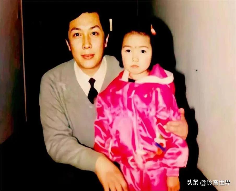 当年的妈妈，可以为爸爸想不开，也可以转身离开，怎么可以撇下这么乖巧的女儿。婚姻是