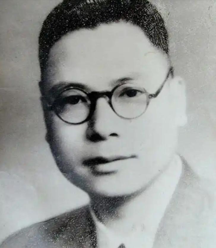 郭汝瑰起义后才知道，和他共事多年的那位副官，其实从没真正效忠过任何一方，两边都留