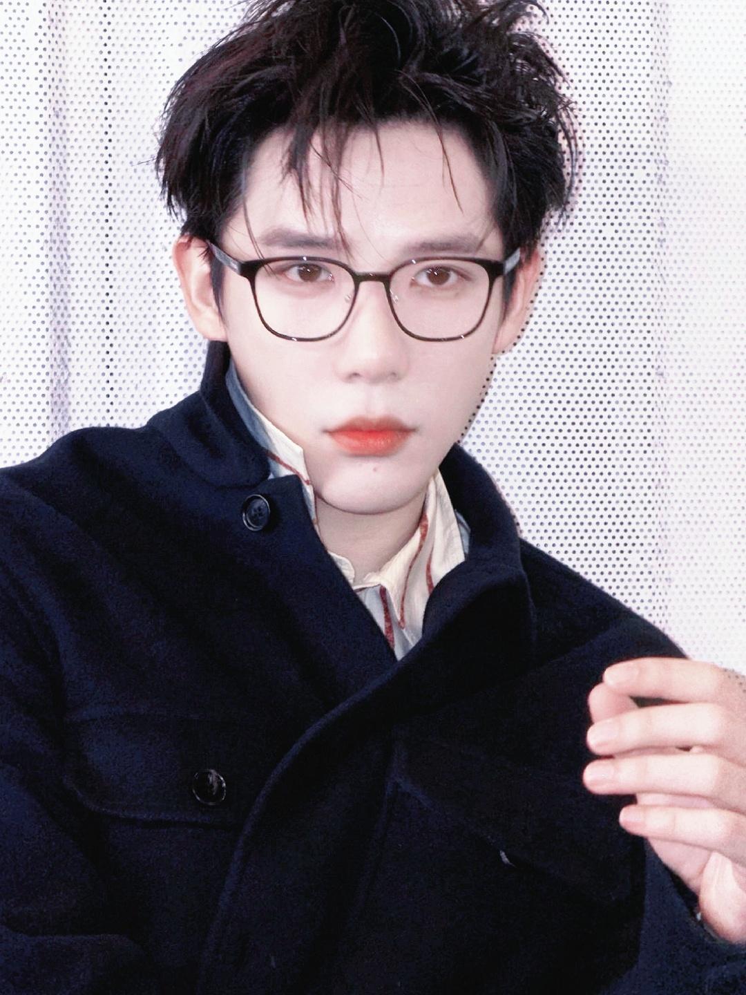 这个王安宇也太帅了吧谁看到都得感叹一下夯❗完全是神·王安宇杂志