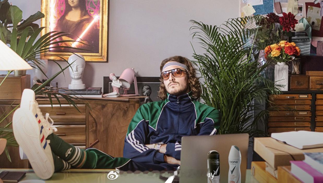 西西帕斯今天这身挺特别网球talking大会网球