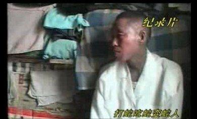 因果报应 吃蛇无数变成蛇人 ，他爱吃蛇，吃了多年没出事，直到一条黄花松蛇下肚，皮