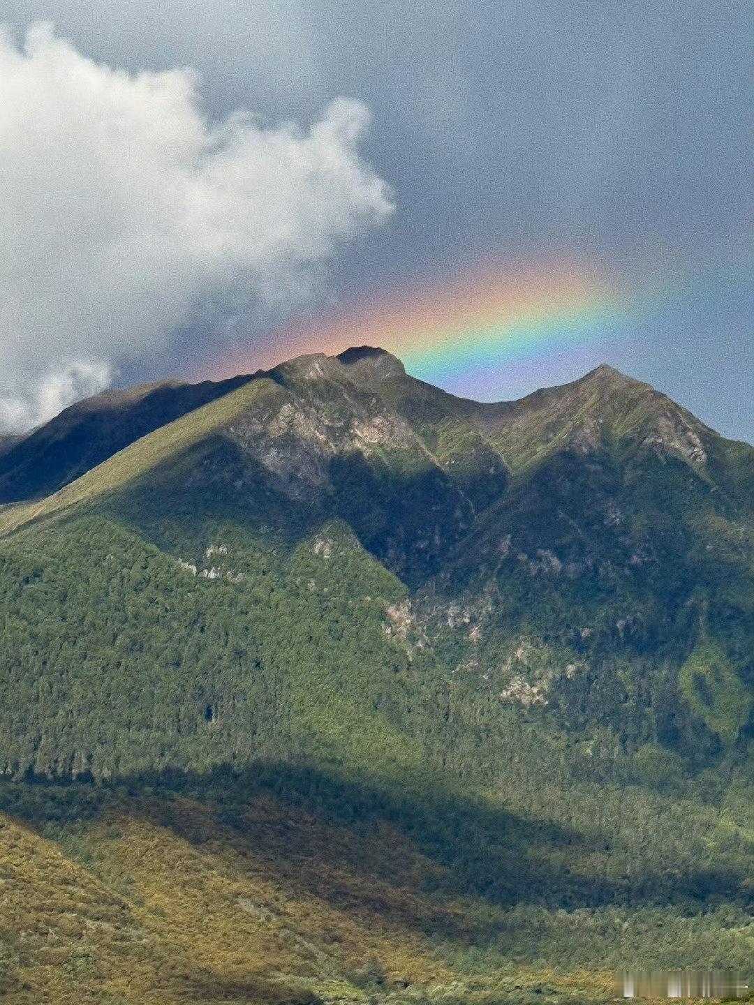孙千拍到了彩虹孙千对镜自拍照 孙千今日份营业甜度超标！拍到彩虹＋分享对镜自拍，好