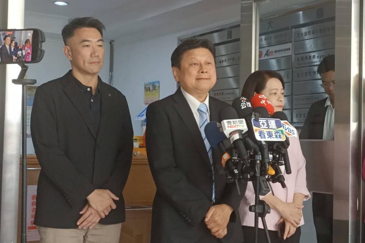 【快讯】回应韩国瑜之怒　傅崐萁快闪记者会10字回应

梅花新闻网 简立欣报道
台