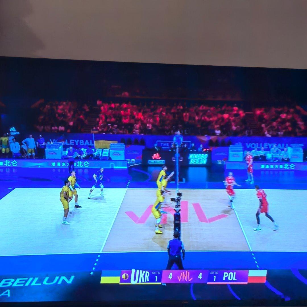 vnl排球国家联赛 咋感觉这场有可能打五局呢，莱曼斯基改打副攻真是正确选择，男版