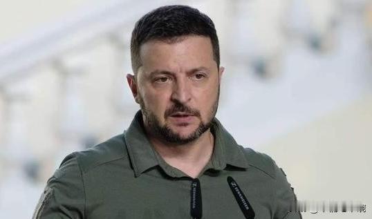 泽连斯基 无愧于欧美的帮助，打了四年，他成功的将 俄罗斯 从一个超级帝国，消耗成