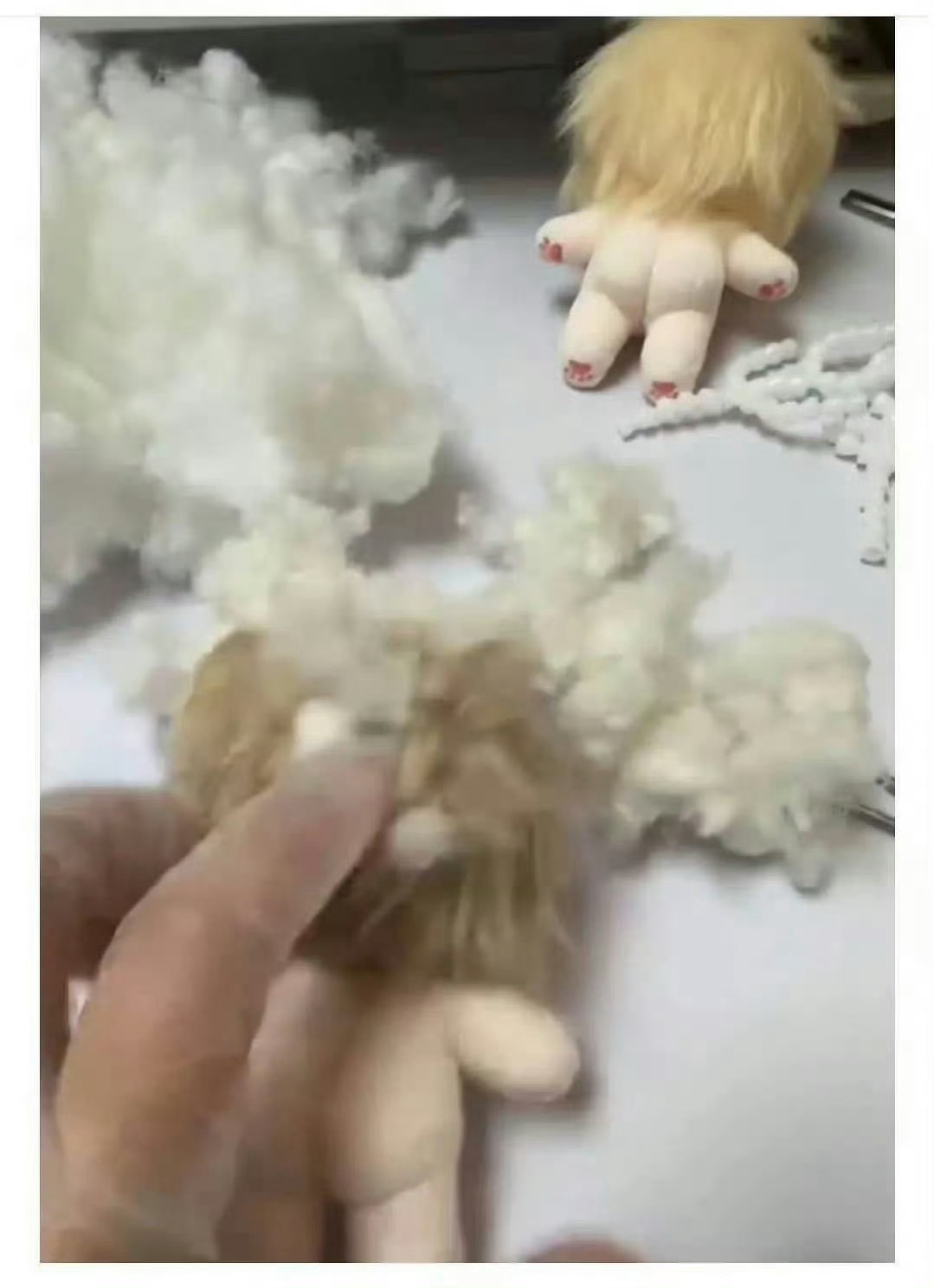 张泽禹 散粉也太惨了吧花时间去宣/传，结果被sjz临时强制收编了太可怜了，用的还