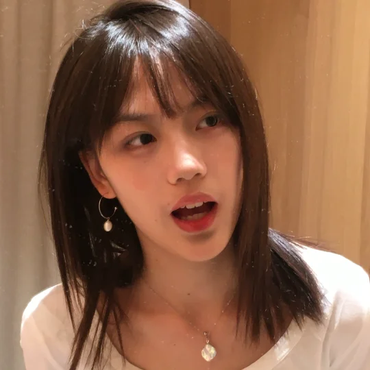 我其實沒有選擇的余地，遇見你的那一刻，命運就掉下來了 一秒鐘也不容我選...