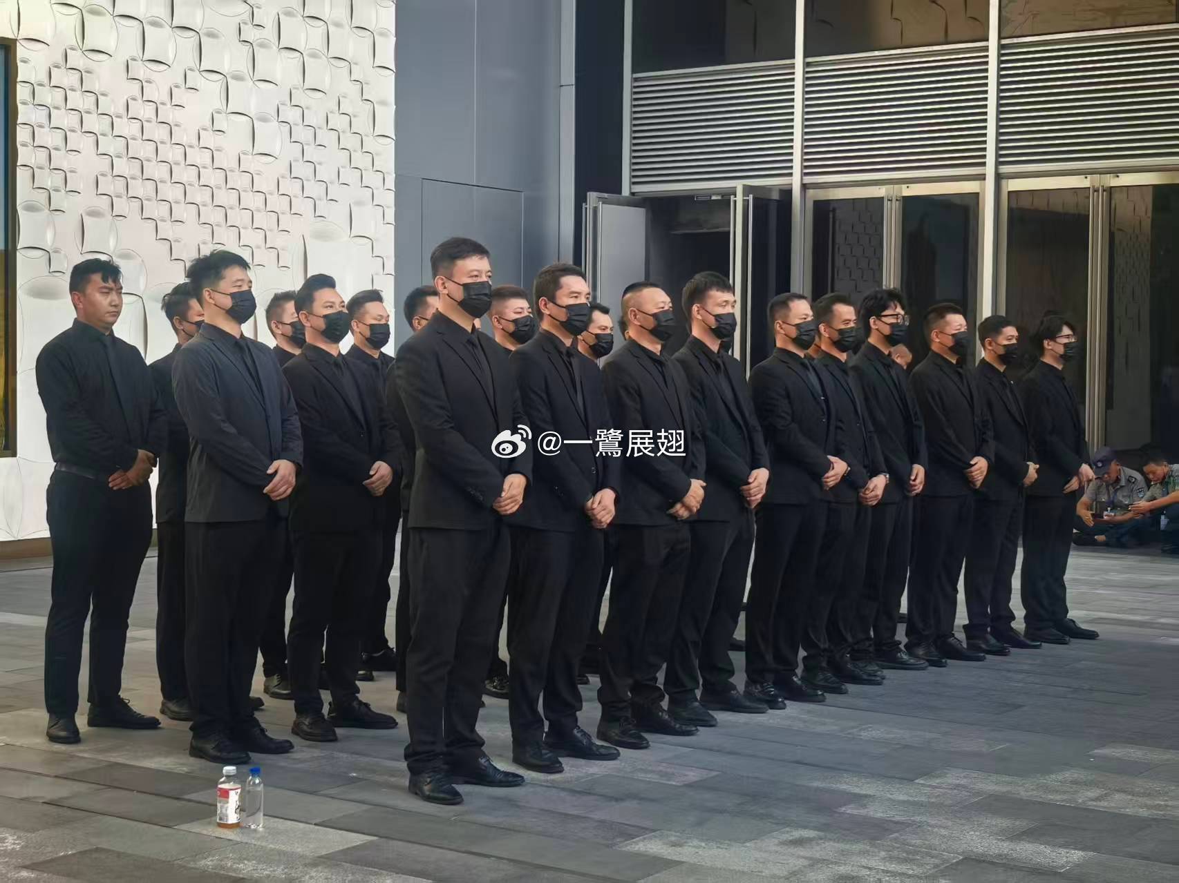 Dior厦门旗舰店揭幕 辛苦保安了。于适周也陈星旭刘雨昕  ​​​