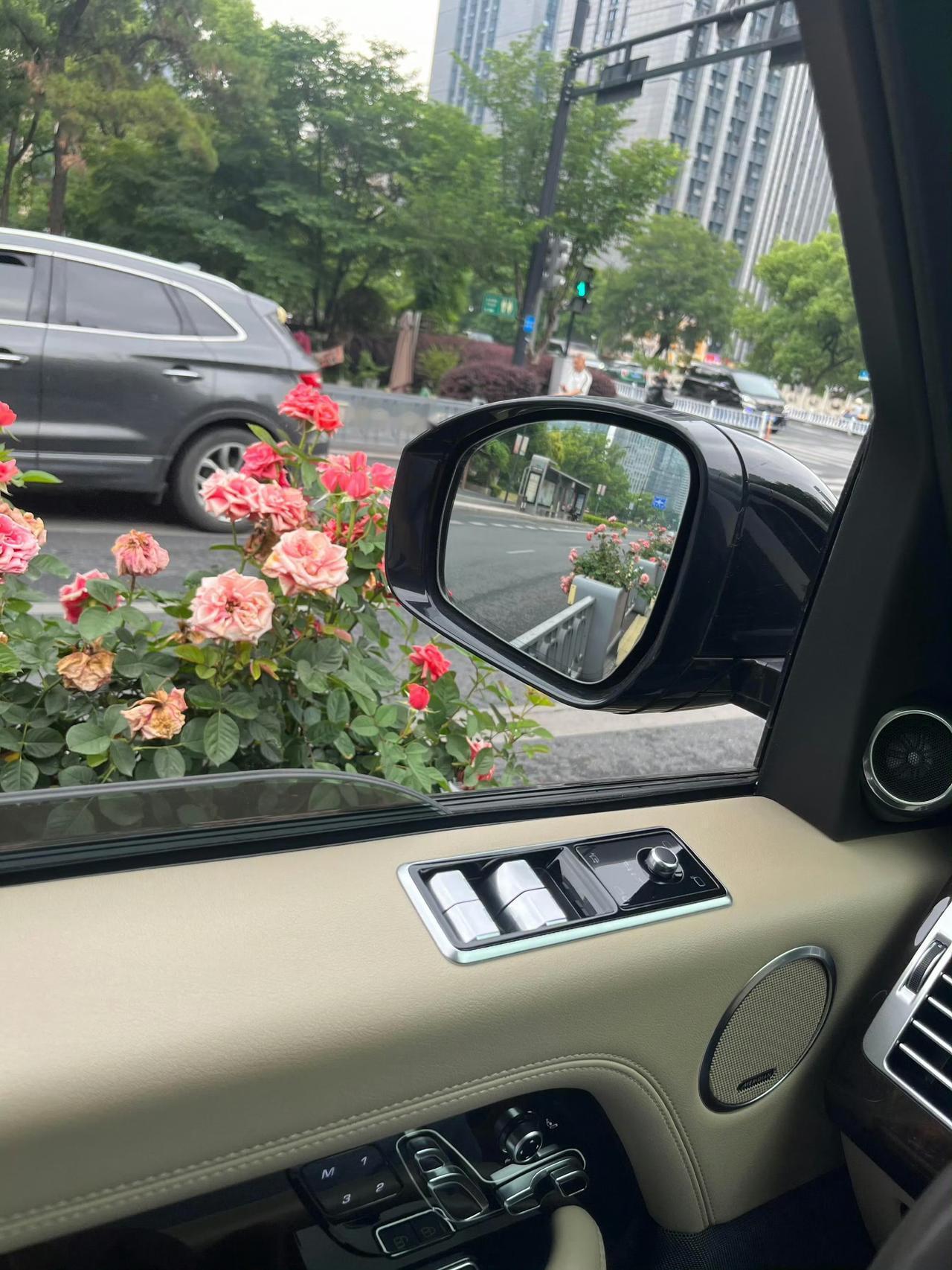 宁可在家喝粥，也不要去吃看人脸色的满汉全席，圈子不同不必强凑，人心不暖不必讨好！