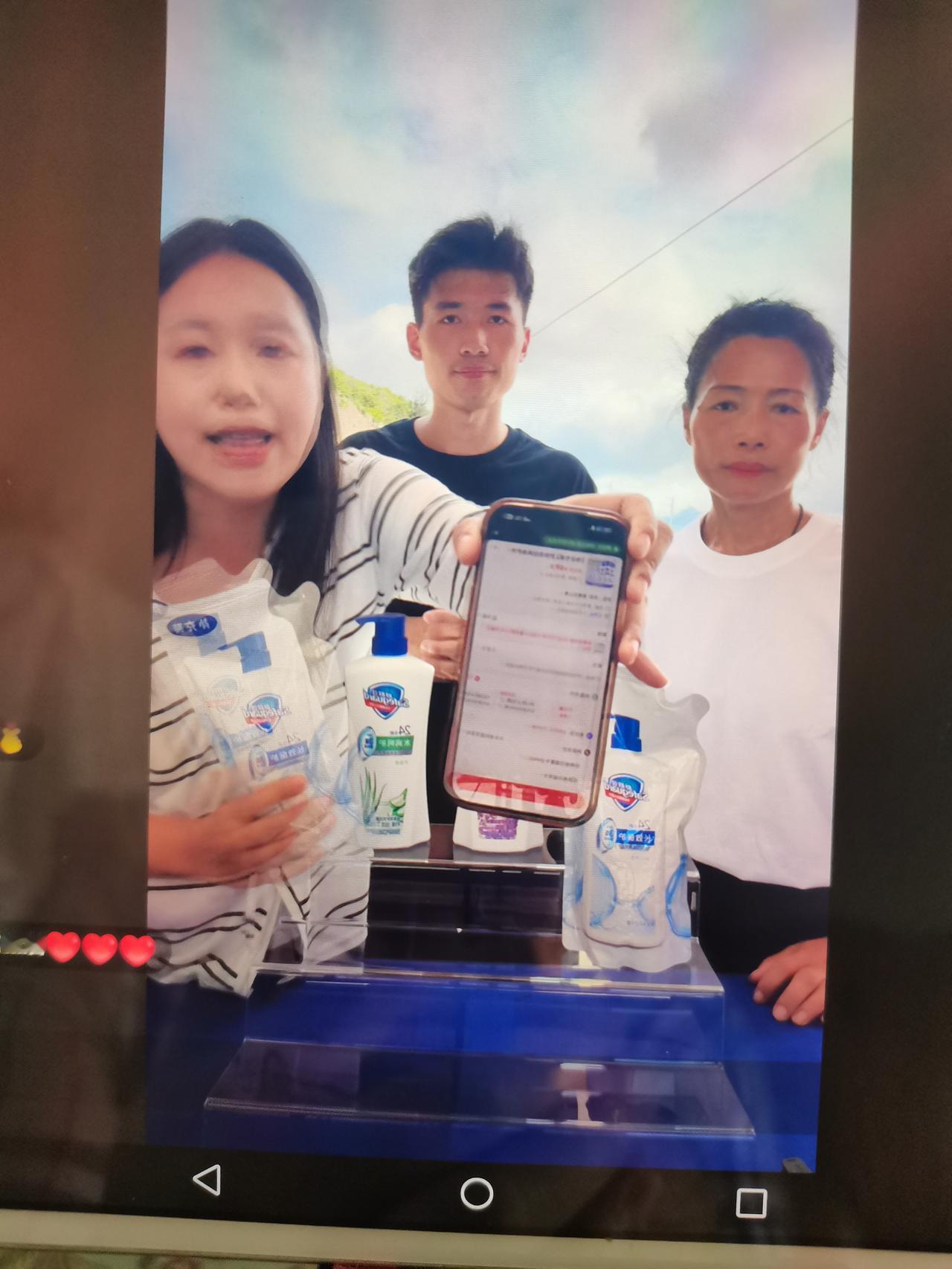 海军暖心开播：轻舟已过万重山，温柔与努力皆被看见
 
谢浩男战友海军今日准时开播