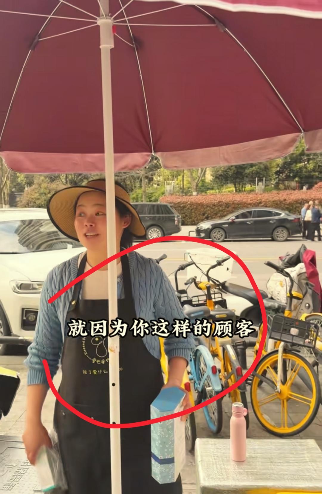 皮衣哥的视频一播出，全网家长都看傻了
不是因为大姐卖鱼多厉害，而是她不逼娃报班，