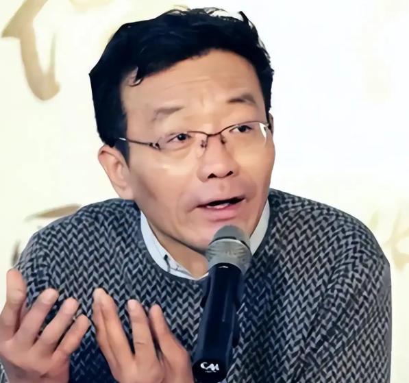 复旦大学教授王德峰再次语出惊人！他说：“我们再次出现了如孙中山当年说的‘一盘散沙