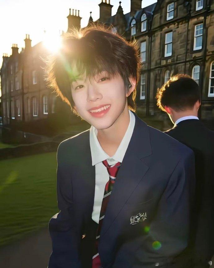 陈奕恒正式回归TF四代恭喜陈奕恒正式归队 TF 四代！刚回来的小不适应都是暂时的