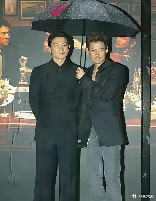 演技、长相、唱功先且不论！只论气场，你认为他俩谁的更足一些？ ​​​