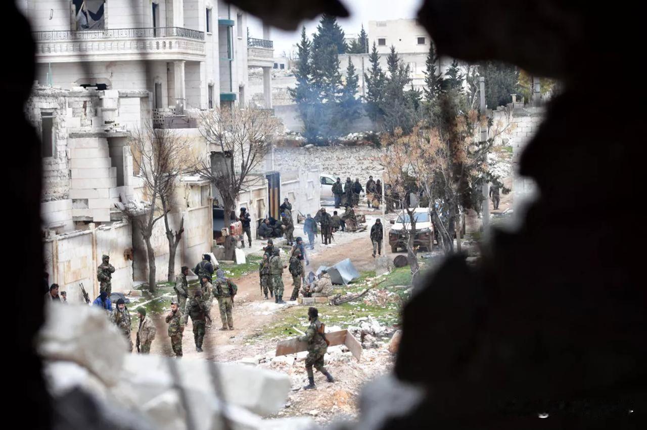 【叙利亚军队拟在该国阿勒颇地区发动军事行动】
大马士革时间2026年1月7日，半