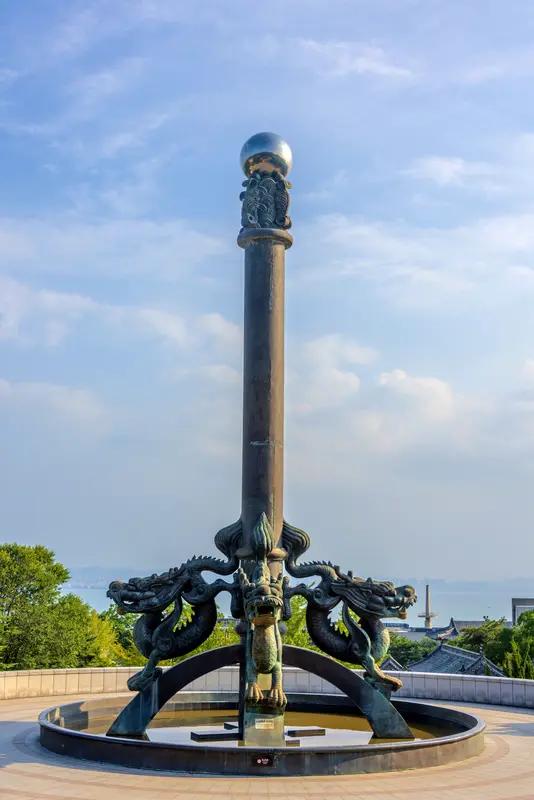 娶一个好妻子对男人来说，重要性不言而喻。好妻子就是男人的“定海神针”，情绪稳定，