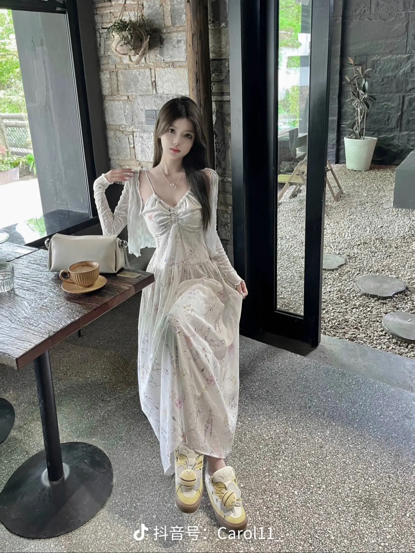 越多人靠近你 我就越想远离你