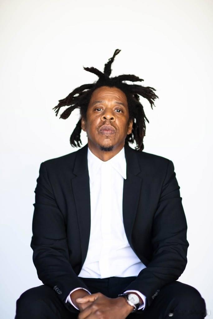Doechii 表示，她最近把 Jay-Z 的全部作品都听了一遍，并对他作为说唱